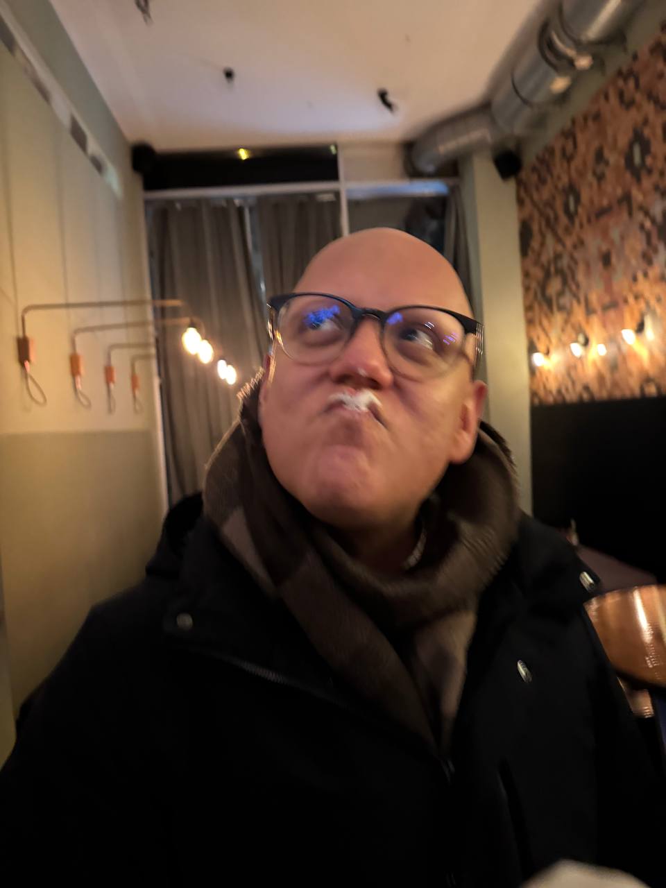 Tischabend bei Lukas – Hähnchen, Bier und gute Gesellschaft